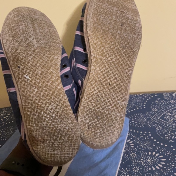 Toms - Picture 4 of 4